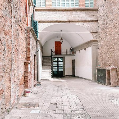 Apartamento Attico Il Magnifico Volterra Exterior foto